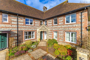 10 Earls Manor Court.- click for photo gallery